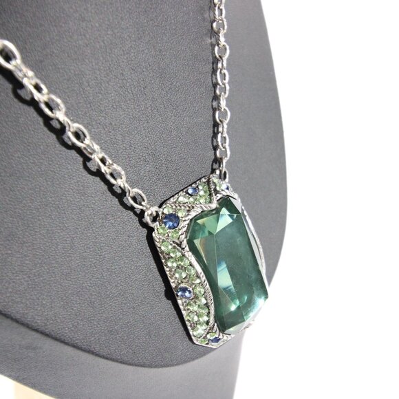 NWT Chico's Silver Tone Necklace with a Large Green Rhinestone - Picture 3 of 8